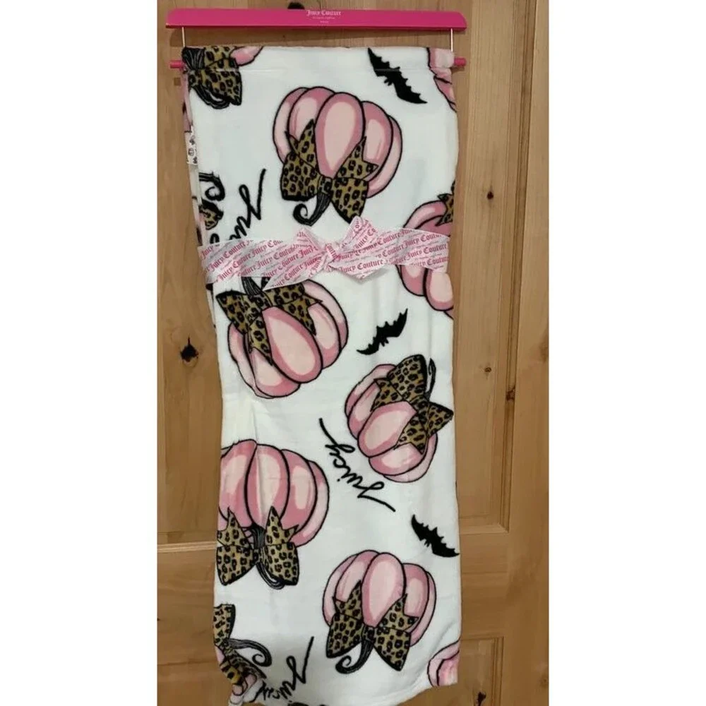 Juicy Couture Oversized Printed Plush Throw – NWT